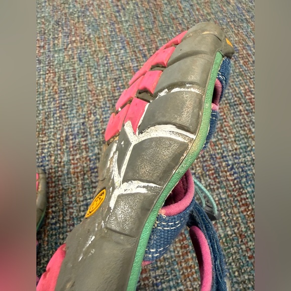 Keen Girls’ Seacamp II CNX Outdoor Sandals - Picture 8 of 10